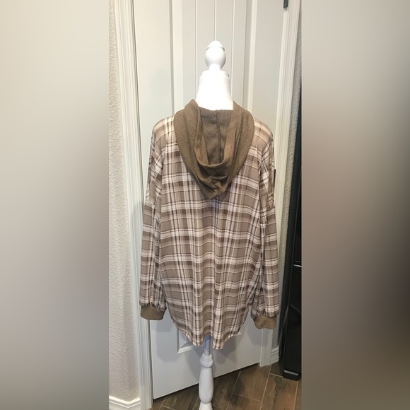 NWT Super Soft Hooded Plaid Shacket - Picture 9 of 9
